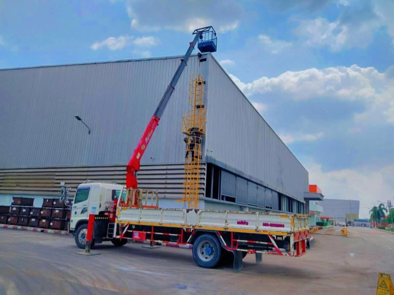 1 - https://รถเฮี้ยบชลบุรีให้เช่า.com | บริการรถเฮี๊ยบ รถเครน และรถกระเช้าทั่วชลบุรี ระยอง และทั่วไทย โดยทีมงานมืออาชีพ มั่นใจทุกโครงการด้วยมาตรฐานความปลอดภัยสูงสุด พร้อมใบ ปจ.2 และใบเซอร์