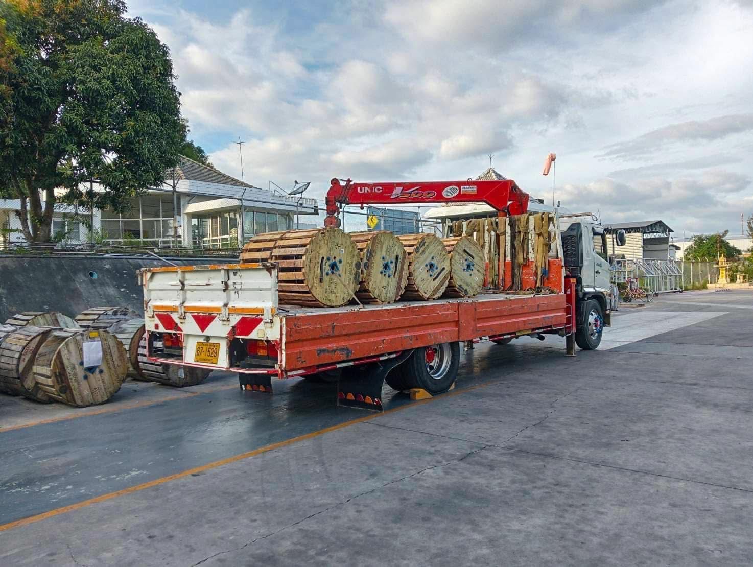 26 - https://รถเฮี้ยบชลบุรีให้เช่า.com | บริการรถเฮี๊ยบ รถเครน และรถกระเช้าทั่วชลบุรี ระยอง และทั่วไทย โดยทีมงานมืออาชีพ มั่นใจทุกโครงการด้วยมาตรฐานความปลอดภัยสูงสุด พร้อมใบ ปจ.2 และใบเซอร์