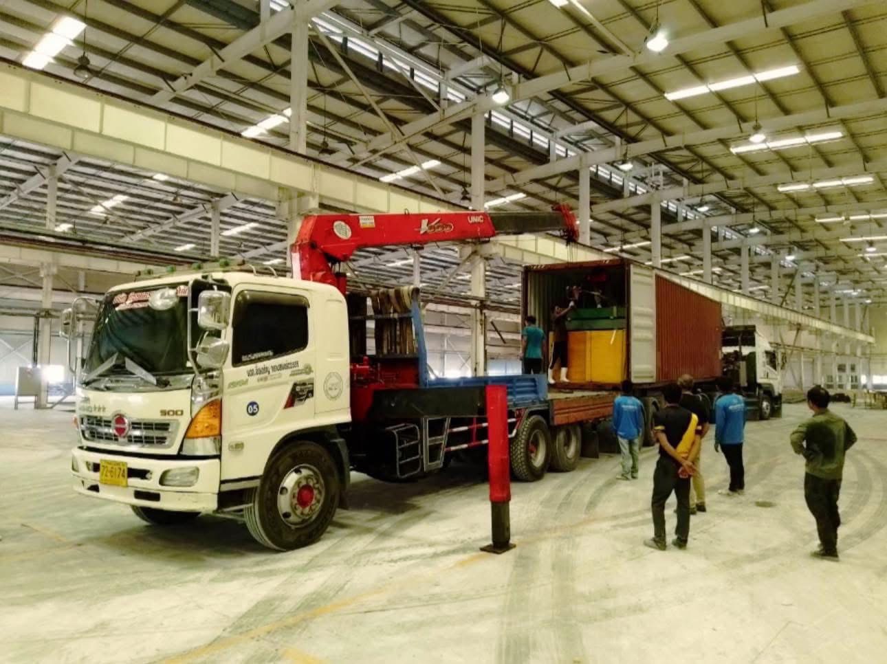 41 - https://รถเฮี้ยบชลบุรีให้เช่า.com | บริการรถเฮี๊ยบ รถเครน และรถกระเช้าทั่วชลบุรี ระยอง และทั่วไทย โดยทีมงานมืออาชีพ มั่นใจทุกโครงการด้วยมาตรฐานความปลอดภัยสูงสุด พร้อมใบ ปจ.2 และใบเซอร์