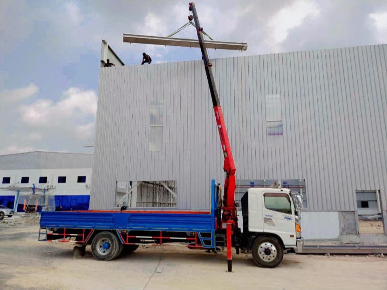 42 - https://รถเฮี้ยบชลบุรีให้เช่า.com | บริการรถเฮี๊ยบ รถเครน และรถกระเช้าทั่วชลบุรี ระยอง และทั่วไทย โดยทีมงานมืออาชีพ มั่นใจทุกโครงการด้วยมาตรฐานความปลอดภัยสูงสุด พร้อมใบ ปจ.2 และใบเซอร์