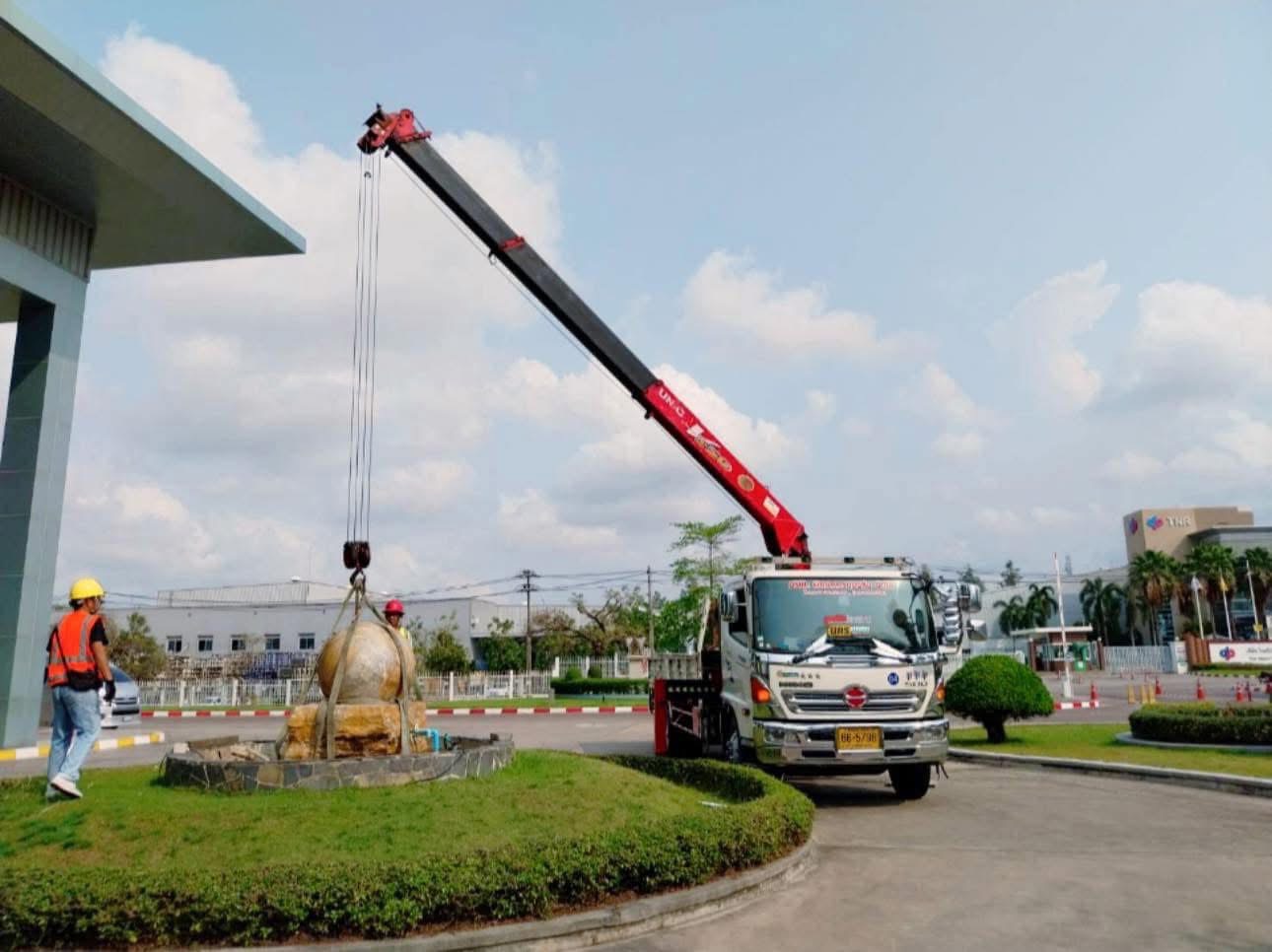 45 - https://รถเฮี้ยบชลบุรีให้เช่า.com | บริการรถเฮี๊ยบ รถเครน และรถกระเช้าทั่วชลบุรี ระยอง และทั่วไทย โดยทีมงานมืออาชีพ มั่นใจทุกโครงการด้วยมาตรฐานความปลอดภัยสูงสุด พร้อมใบ ปจ.2 และใบเซอร์