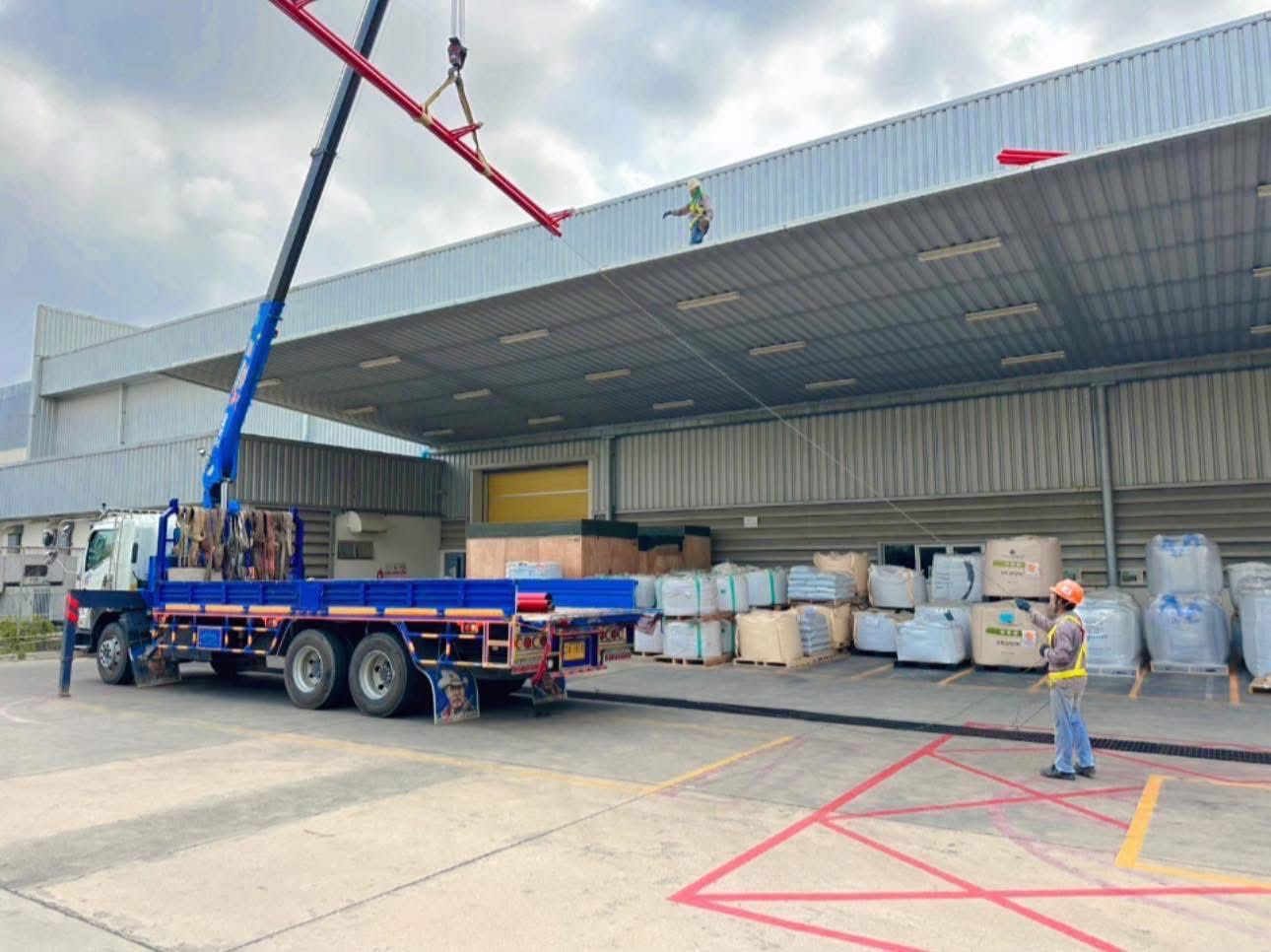 49 - https://รถเฮี้ยบชลบุรีให้เช่า.com | บริการรถเฮี๊ยบ รถเครน และรถกระเช้าทั่วชลบุรี ระยอง และทั่วไทย โดยทีมงานมืออาชีพ มั่นใจทุกโครงการด้วยมาตรฐานความปลอดภัยสูงสุด พร้อมใบ ปจ.2 และใบเซอร์