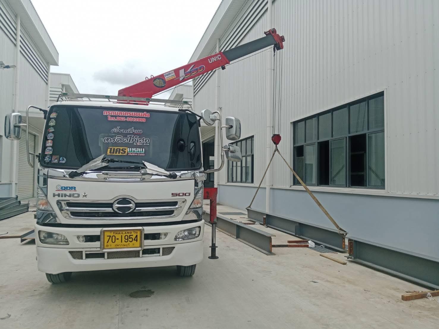 52 - https://รถเฮี้ยบชลบุรีให้เช่า.com | บริการรถเฮี๊ยบ รถเครน และรถกระเช้าทั่วชลบุรี ระยอง และทั่วไทย โดยทีมงานมืออาชีพ มั่นใจทุกโครงการด้วยมาตรฐานความปลอดภัยสูงสุด พร้อมใบ ปจ.2 และใบเซอร์