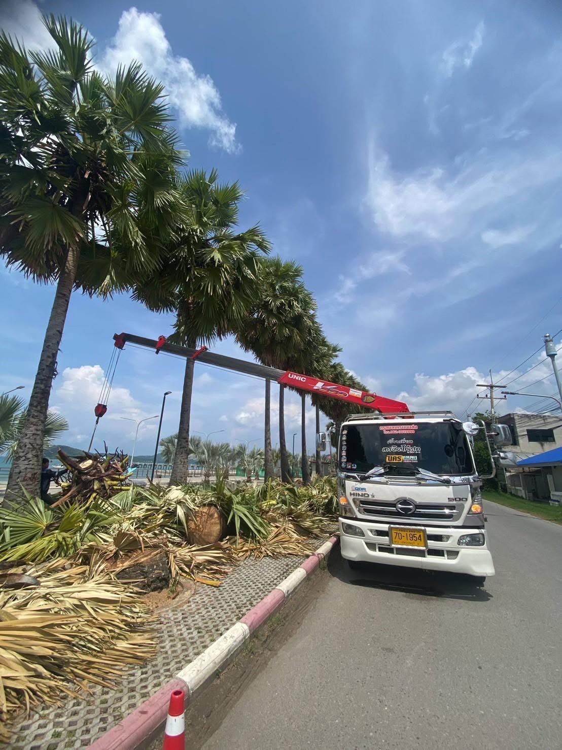 74 - https://รถเฮี้ยบชลบุรีให้เช่า.com | บริการรถเฮี๊ยบ รถเครน และรถกระเช้าทั่วชลบุรี ระยอง และทั่วไทย โดยทีมงานมืออาชีพ มั่นใจทุกโครงการด้วยมาตรฐานความปลอดภัยสูงสุด พร้อมใบ ปจ.2 และใบเซอร์